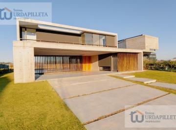 Casa · 270m² · 5 Ambientes · 2 Cocheras · Casa en Venta Sobre Cancha de Golf y Lote Central en Pilará - La Calesa - Urdapilleta Propiedades