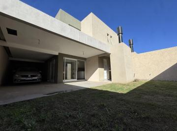 Casa · 180m² · 3 Dormitorios · Duplex San Ignacio Village