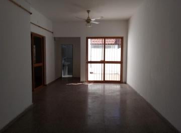 Casa · 81m² · 2 Ambientes · 1 Cochera · Casa de un Dormitorio, Planta Baja