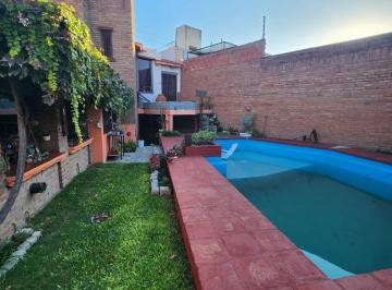 Casa de 5 ambientes, Córdoba · B° Urca - 3 Dorm. con 3 Baños y Cochera Doble - Consultas Al