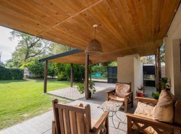Casa · 110m² · 5 Ambientes · 2 Cocheras · Casa Moderna de 3 Dorm. en Villa California