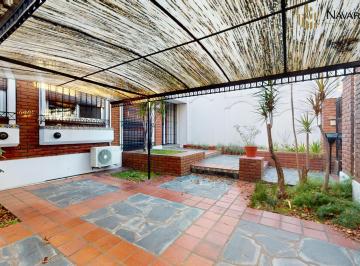 Casa · 182m² · 6 Ambientes · 1 Cochera · Casa Lote Propio de 342 m² con Amplio Jardin
