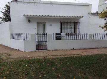 Casa · 107m² · 6 Ambientes · 1 Cochera · Casa en Santo Tome
