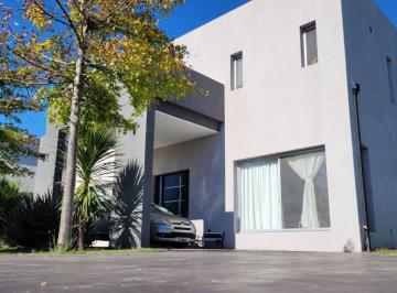 Casa · 150m² · 5 Ambientes · 4 Cocheras · Venta Casa Barrio Campo Grande