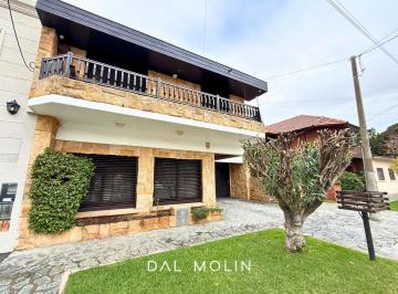 Casa · 214m² · 4 Ambientes · 2 Cocheras · Venta | Chalet | Amplio | Luminoso | Nueva Pompeya - Parque