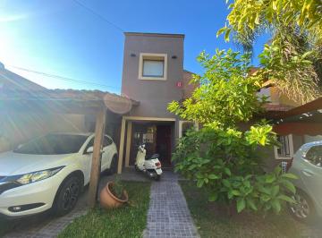 Casa · 210m² · 6 Ambientes · 2 Cocheras · Casa en Venta Parque Capital Sur 3 Dorm.. con Pileta y Quincho.