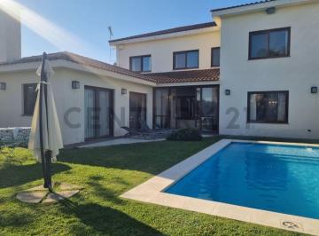 Casa · 310m² · 4 Ambientes · 2 Cocheras · Venta Casa en El Rebenque en Canning de 4 Dorm., Quincho, pileta Cochera Cubierta