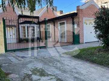 Casa · 145m² · 4 Ambientes · 3 Cocheras · Casa en Venta de 4 Ambientes Zona de Aldo Bonzi