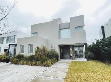 Casa · 207m² · 5 Ambientes · 1 Cochera · Alquiler Temporal Amoblado Casa 5 Ambientes con Jardin y Pileta en Barrio Tipas, Nordelta
