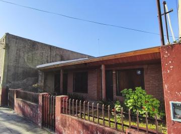Casa · 150m² · 4 Ambientes · 2 Cocheras · Casa en Villa Luzuriaga