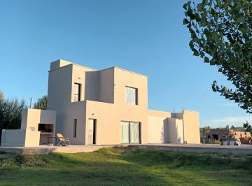 Casa Venta de 4 ambientes · Casa en Venta Barrio El Vergel - Dueño Directo