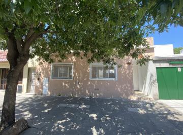 PH · 55m² · 3 Ambientes · Excelente PH Planta Baja Al Frente con Entrada Independiente. Patio. Sin Expensas.