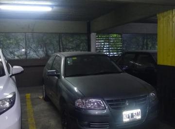 Garage · 13ha · 1 Cochera · Comoda Cochera Cubierta Muy Bien Ubicada - Olazabal y Amenab