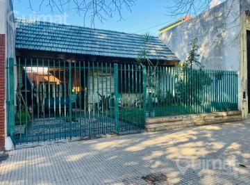 Casa · 130m² · 5 Ambientes · 1 Cochera · Casa en El Barrio Velez Sarfield 2 Propiedades en 1 Terreno Propio