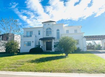 Casa · 267m² · 4 Dormitorios · 2 Cocheras · Casa de 5 Ambientes en Venta y Alquiler en La Reserva Cardales