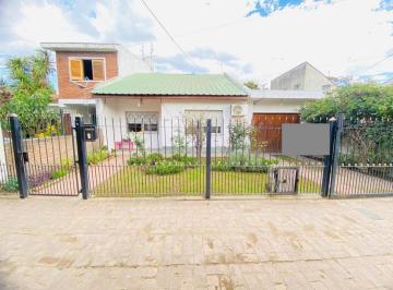 Casa · 85m² · 4 Ambientes · 2 Cocheras · Vende Casa en Varela 4 Ambientes