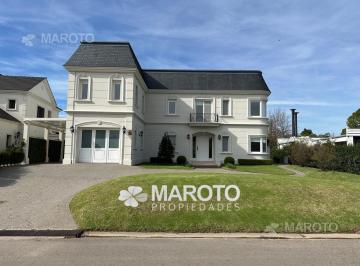 Casa · 393m² · 8 Ambientes · 3 Cocheras · Casa en Venta en Barrio Septiembre - Maroto Propiedades