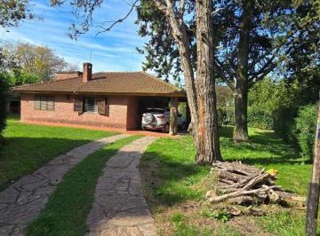 Quinta vacacional · 95m² · 3 Dormitorios · 4 Cocheras · Venta Casa Quinta 4 Ambientes con Pileta y Quincho