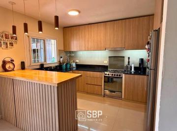 Casa de 5 ambientes, Córdoba · Casa en Venta | Barrio Urca | 4 Dorm | 3 Baños | Pileta