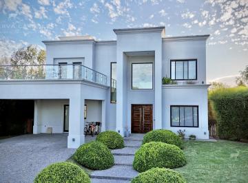 Casa · 233m² · 6 Ambientes · 1 Cochera · Casa en Alquiler de 6 Ambientes en La Reserva Cardales