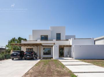 Casa · 350m² · 4 Dormitorios · 2 Cocheras · Casa en Venta en La Reserva Cardales