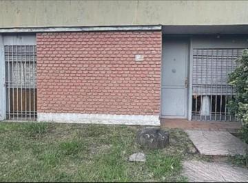 Casa · 200m² · 3 Ambientes · 2 Cocheras · Apto Credito! Hermosa Zna 2dorm Patio Asador Quincho Cochx2