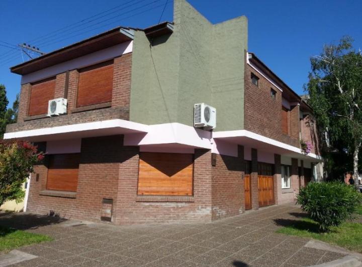 Casa · 128m² · 4 Ambientes · 1 Cochera