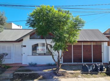 Casa de 4 ambientes, Córdoba · Arguello - Altura Recta 7900 - 2 Dorm - 1 Baño Cochera