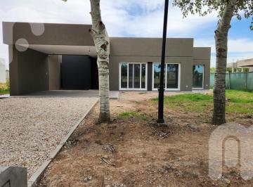 Casa · 148m² · 5 Ambientes · 1 Cochera · Alquiler Permanente Casa a Estrenar Haras del Sur 3