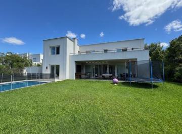 Casa · 800m² · 6 Ambientes · 2 Cocheras · Conquipropiedades - Alquiler con Muebles - Casa en Laguna del Sol