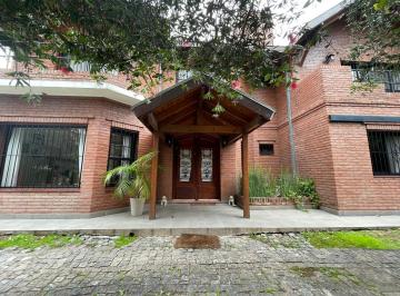 Casa · 330m² · 6 Ambientes · 2 Cocheras · Casa en Venta en Parque Leloir