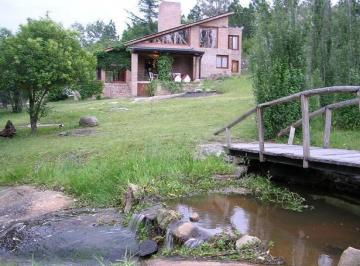Casa · 200m² · 6 Ambientes · Casa en Venta - 4 Dorm. 4 Baños - Tanti