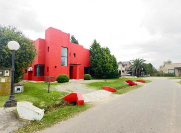 Casa · 150m² · 5 Ambientes · Casa en Barrio Privado Altos del Carmen