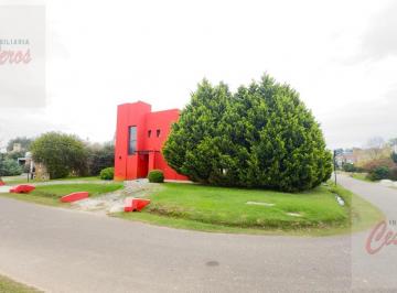 Casa · 150m² · 5 Ambientes · Casa en Barrio Privado Altos del Carmen