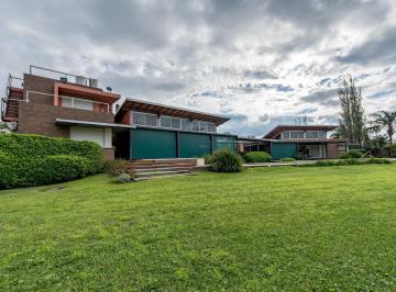 Casa · 280m² · 6 Ambientes · 3 Cocheras · Venta | Permuta - Casa de 4 Dorm., Cochera, Quincho y Piscina - Hostal del Sol, Fisherton.