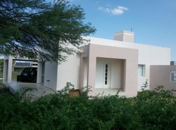 Casa · 200m² · 5 Ambientes · 2 Cocheras · Vendo Casa con Pileta en Country Valle del Golf 3 Dorm. Galería con Asador