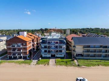 Departamento · 87m² · 5 Ambientes · 1 Cochera · Alquiler - Dpto 4 Ambientes Cochera Frente Al Mar