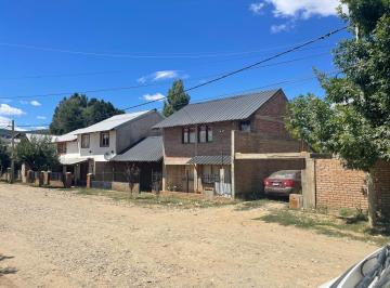 Casa en Venta de 3 ambientes · Casa Centrica Tipo Cabaña Muy Linda (Techos Entrepiso de Troncos)