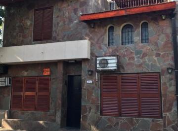Casa · 276m² · 5 Ambientes · Casa de 5 Amb en Excelente Estado con Pileta