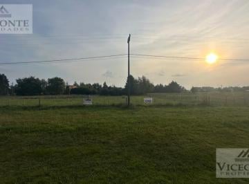 Terreno , Chascomús · Lote de Terreno de 816 m² Sobre Unos de Los Accesos de La Entrada de Chascomús.