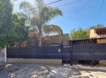 Casa · 100m² · 4 Ambientes · 1 Cochera · Venta de Casa con Local con 3 Dorm. en Villa La Florida