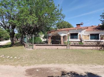 Casa · 150m² · 6 Ambientes · 1 Cochera · Casa en Venta en Comuna San Isidro