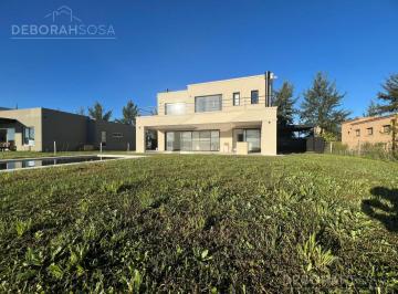 Casa · 210m² · 6 Ambientes · 4 Cocheras · Casa en Venta o Alquiler El Naudir Escobar 3 Dorm. Dependencia Piscina