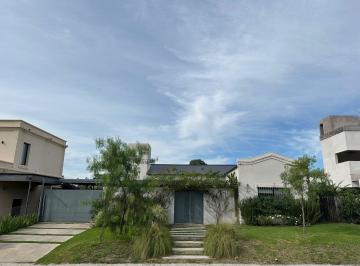 Casa · 170m² · 3 Ambientes · 2 Cocheras · Exc Casa 2 Dorm Vta en Invernaderos San Lorenzo Chico