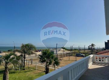 Casa · 195m² · 7 Ambientes · 1 Cochera · Venta - Casa - 4 Dorm. - Barbacoa - Atlantida