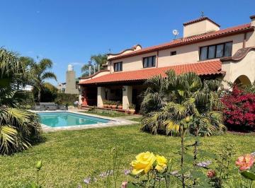 Casa · 1500m² · 4 Dormitorios · 2 Cocheras · Casa en Terrazas del Seminario