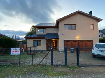 Casa de 8 ambientes, San Carlos de Bariloche · Venta Amplia E Impecable Casa en Barrio Tres Lagos