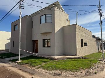 Casa de 6 ambientes, Villa Nueva · Barrio Rincon Veneto
