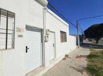 Casa · 65m² · 3 Ambientes · 2 Cocheras · Alquiler de Casa 2 Dorm. Villa Española