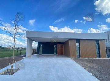 Casa · 155m² · 4 Ambientes · 2 Cocheras · Casa en Venta en Santa Lucia, Pilar del Este, Pilar